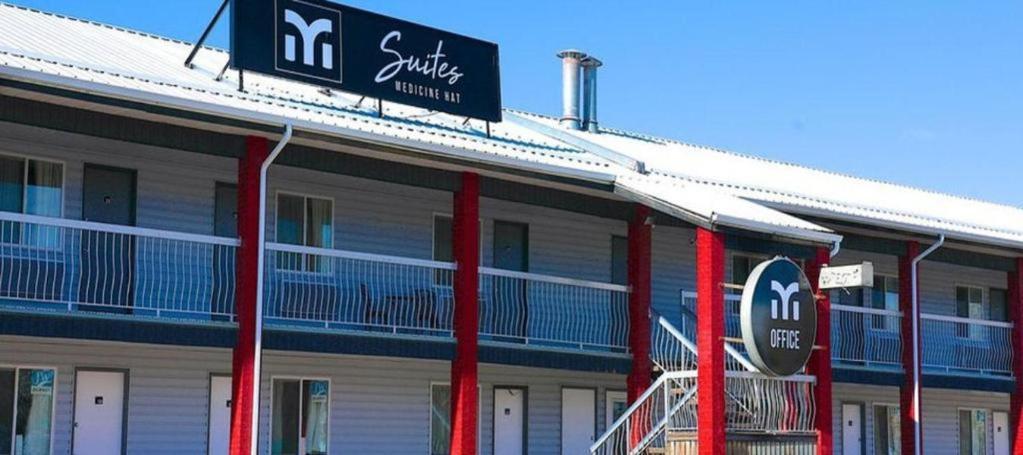 Medicine Hat Inn & Suites Extérieur photo