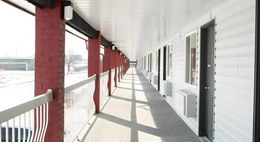 Medicine Hat Inn & Suites Extérieur photo