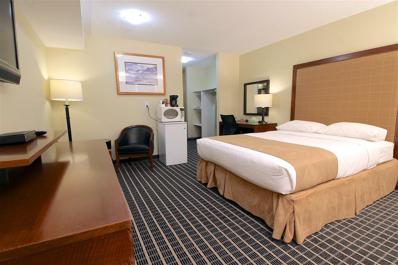 Medicine Hat Inn & Suites Extérieur photo