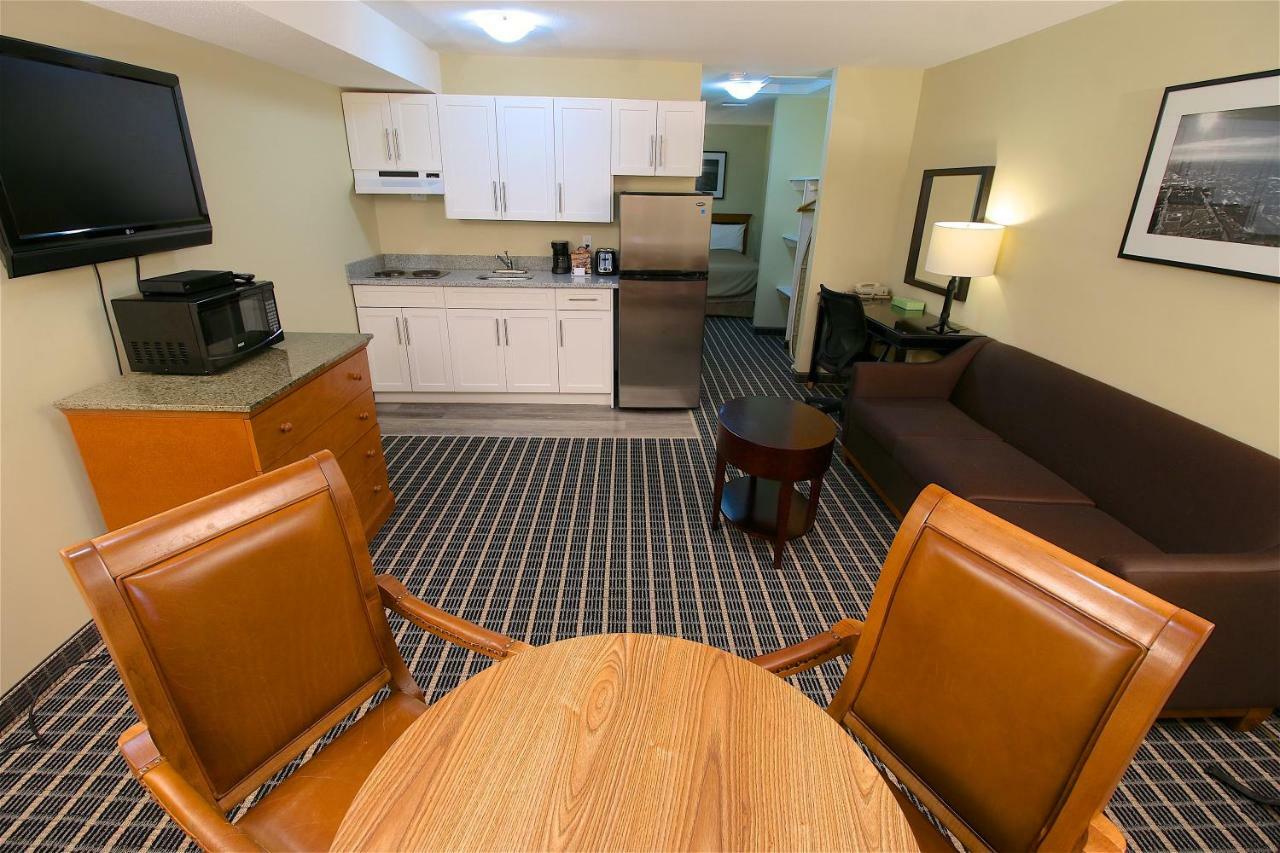 Medicine Hat Inn & Suites Extérieur photo